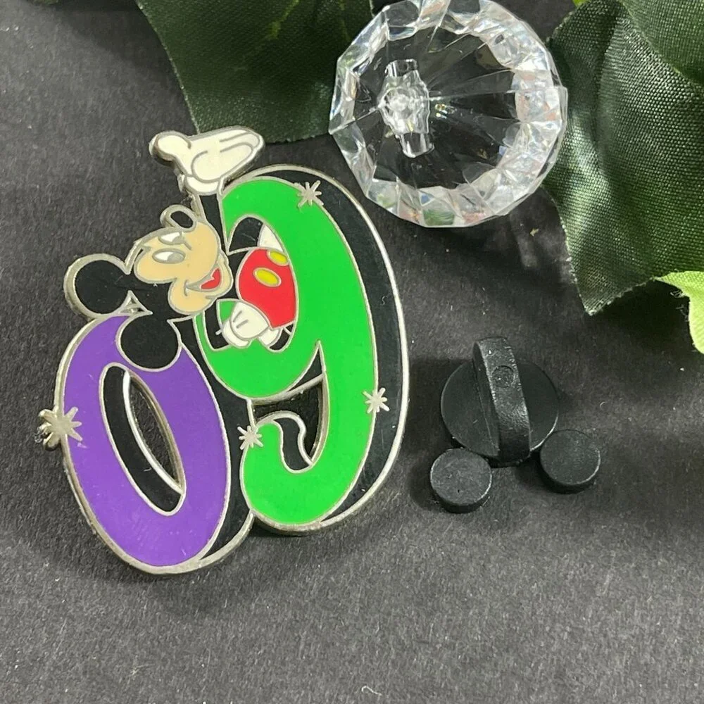 Disney Mickey Mouse Trading Pin 2009 Badge Brooch Lapel Pin Accessories Jewelry